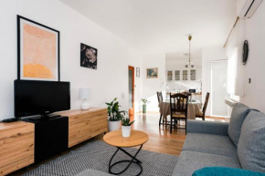 Big and comfortable apartment Rosmarino Brodarica